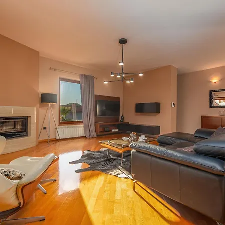 Bruna Zadarvillas Willa *